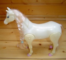 Großes älteres Pferd, Barbie, Gelenkpferd, läuft, macht Geräusche, wiehert u.a.