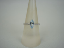 Sehr schöner dekorativer Aquamarin Navette Damen Ring, 585er Weißgold.