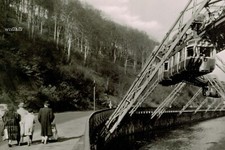 Rarität Frauen im Kinderwagen an der Schwebebahn Wuppertal 1958 Eugen Huth