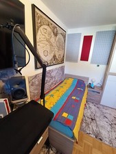 Einzelbett ca 90x200 cm ,mit Latterost, Matratze+Nachtkästchen  . Eichefarben .