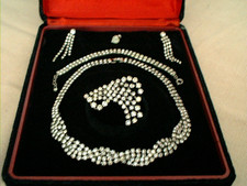 Strass Schmuckset Vintage  Collier  Ohrringe  Armband  Brosche funkelnde Steine