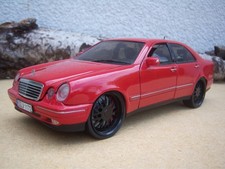 Sunstar Mercedes 1:18 E 320