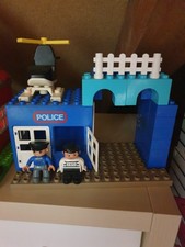 lego duplo polizeistation Mit Hubschrauber, Polizist Und Sträfling