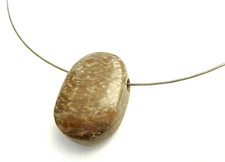 Versteinertes Holz Palme Anhänger und 45 cm Halsreif Stahl mit Magnetverschluss