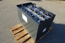 Staplerbatterie 24V 8PzS1000 Ah C5-TEST 86% Blei-Säure (Nass) Akku im Trog