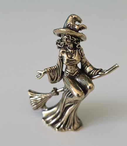 Hexe auf besen - hexe, figur