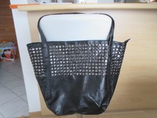 Damen Handtasche / Schultertasche schwarz mit Nieten NEU