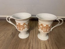 2 Porzellan-Tassen von