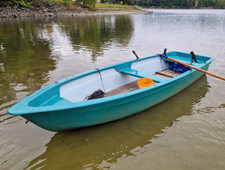 Ruderboot mit viel Zubehör