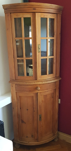 Alter eckschrank eckvitrine - alter?,