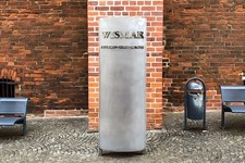 Werbepylon, ovales Design, Relief- u. Edelstahloptik, H=2200 mm