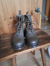 Dr. Martens 39