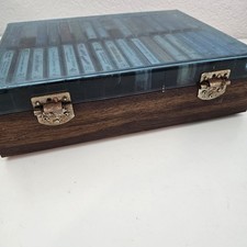 Aufbewahrungsbox für 2 x 16 MC Kassetten Hörspiele inklusive 30 Musikkassetten 