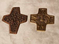 2 Stück Wandkreuz Bronze und