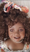 Künstlerpuppe Porzellanpuppe Dunkel 35cm SITZEND Sehrguter- Zustand Siehe Fotos