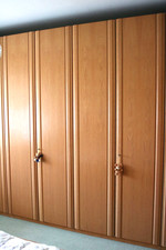 Repräsentatives Schlafzimmer Eiche hell furniert, mit Bettüberbau, 8-Türer