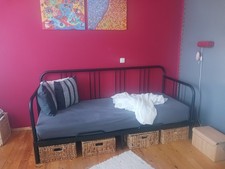 Tagesbett Metall schwarz zum Ausziehen IKEA mit neuen Matratzen