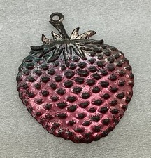 Antik Christbaumschmuck  Weihnachtsschmuck Blech. Beere Erdbeere