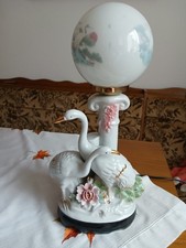 Japanische oder chinesische Lampe verliebte Schwäne mit Glaskugel