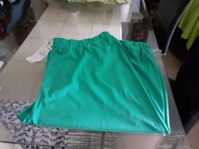 Neue grüne 3/4 Hose Gr. 50/52