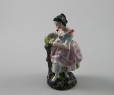 Jean Petit Frankreich um 1850-60  Porzellanfigur Frau in Tracht