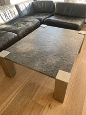 Couchtisch Oel-Schiefer, Edelstahlfüsse, Dranert. Oryginal aus dem Jahr 1977.