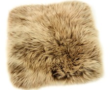Weicher Hingucker: Sitzauflage, Dekokissen, Dekofell, echt Lammfell, braun beige