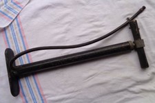 original  alte PKW  Schlauch Reifen Handpumpe