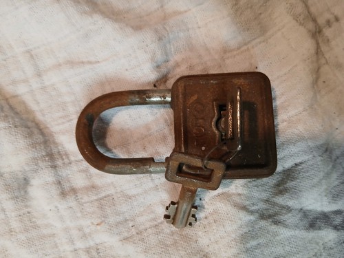 Ddr vorhängeschloss mit 2 - ddr,