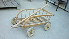 kleiner alter handwagen
