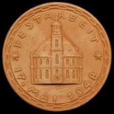 FREIMAURER: Porzellan-Medaille 1948. AG VON FREIMAURERLOGEN FRANKFURT AM MAIN.