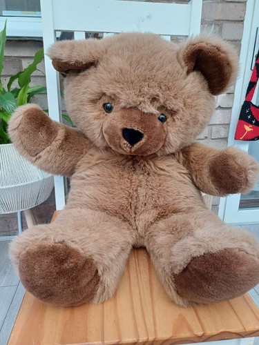 Riesiger brauner teddybär - riesiger,