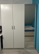 Großer Kleiderschrank mit