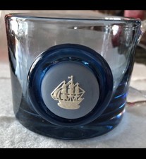 Schwerer Wedgwood Glasbecher mit typischer Wedgwood Jasperware Plakette 590 g !!