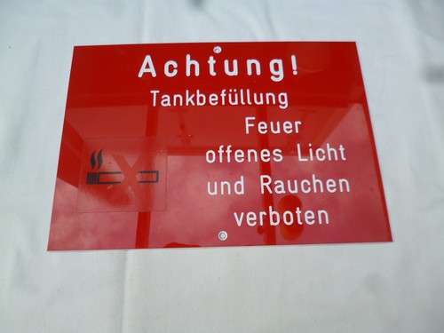 Hinweisschild tankstelle - tankstelle, /