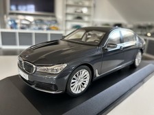 BMW 750Li Paragon 1:18 Grau