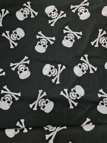 Piratenschädel schwarz und - schwarz,