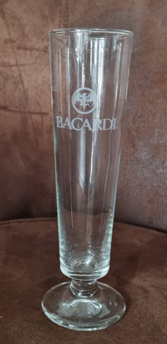 Bacardi glas mit - bacardi, fuß
