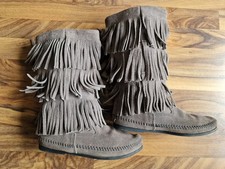 Minnetonka Mokassins grau Fransen Boho Stiefel Leder Größe 39 Ethno Fringe Aztek