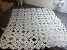 Von Oma: Schöne Häkeldecke 70 x 70 cm Spitzen-Decke Tischdecke Landhaus Stil