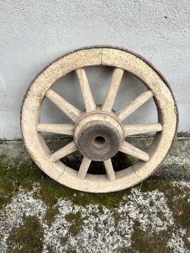 Altes wagenrad holz - altes,