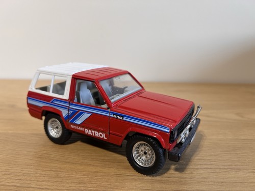 Polistil nissan patrol - 1:25,