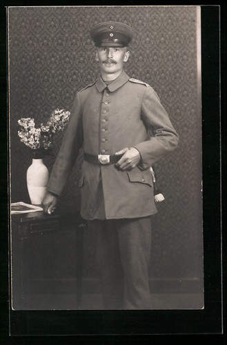 Foto soldat uniform mit - in,