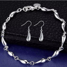 Moderne elegante Ohrringe und
