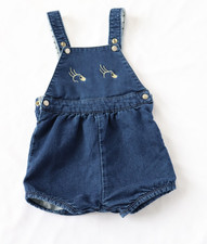 Baby Hose Latz der Marke Petit