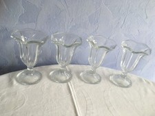 4er Set Eisbecher Eisgläser Dessertgläser Pressglas klar Fuß m. Muster - Vintage