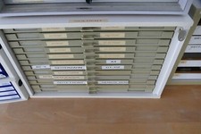 Zahnschrank  mit  1180 Zähnen