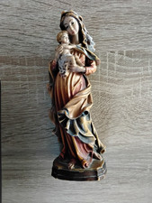 Schöne alte farbige Holzfigur