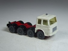 (YG-33)  Wiking Umbau Modell MAN 4-Achs LKW perlweiß, neutraler Grill