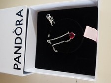 Pandora Halskette mit rotem